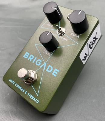 Universal Audio UAFX Brigade Chorus & Vibrato Pedal | Long